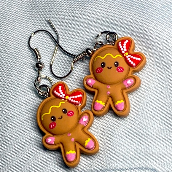 Adorable Gingerbread Girl Earrings 🫚 Brand New - Picture 2 of 2